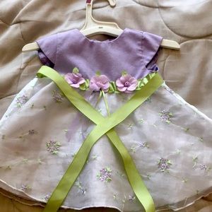 Size 3-6 months purple and white floral girl dress